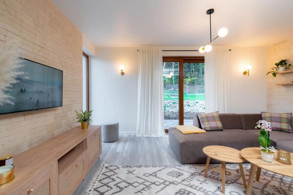 Foto van Comfortabele vakantievilla met sauna en jacuzzi - Vakantiehuis in Marcyporeba - LivingRoom