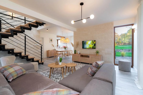 Foto van Comfortabele vakantievilla met sauna en jacuzzi - Vakantiehuis in Marcyporeba - LivingRoom