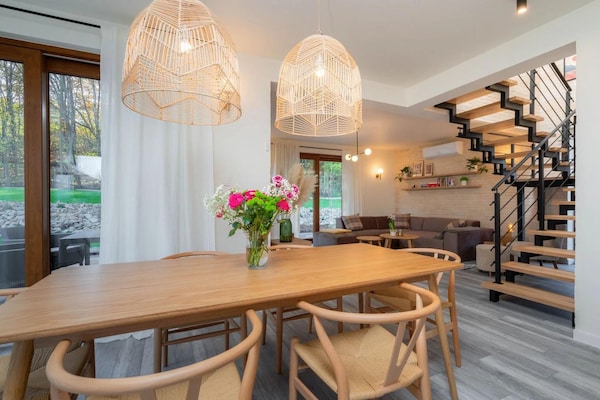 Foto van Comfortabele vakantievilla met sauna en jacuzzi - Vakantiehuis in Marcyporeba - DiningRoom