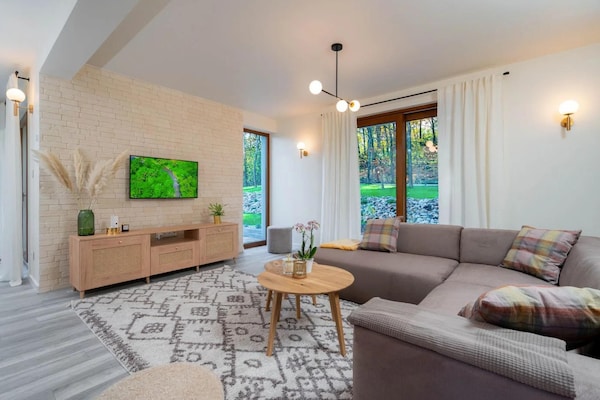 Foto van Comfortabele vakantievilla met sauna en jacuzzi - Vakantiehuis in Marcyporeba - LivingRoom