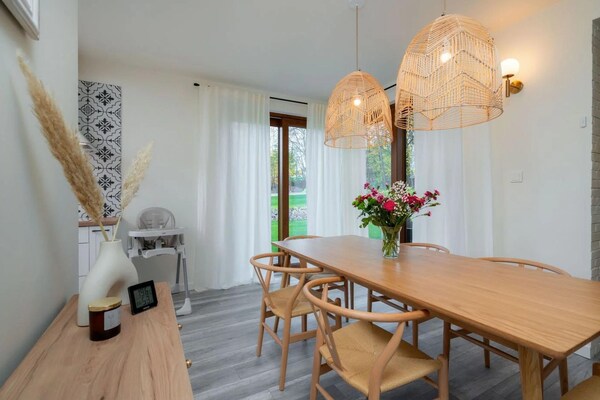Foto van Comfortabele vakantievilla met sauna en jacuzzi - Vakantiehuis in Marcyporeba - DiningRoom