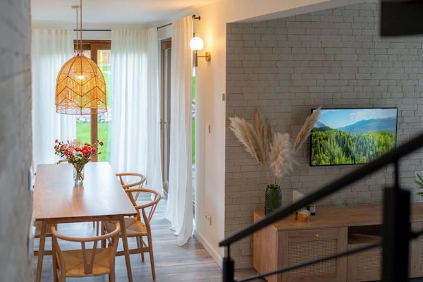 Foto van Comfortabele vakantievilla met sauna en jacuzzi - Vakantiehuis in Marcyporeba - DiningRoom