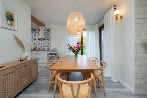 Foto van Comfortabele vakantievilla met sauna en jacuzzi - Vakantiehuis in Marcyporeba - DiningRoom