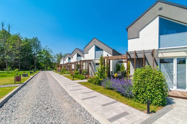 Foto van Comfortabele vakantiehuizen, zomerzwembad, sauna - Vakantiehuis in Niechorze - ExteriorSummer