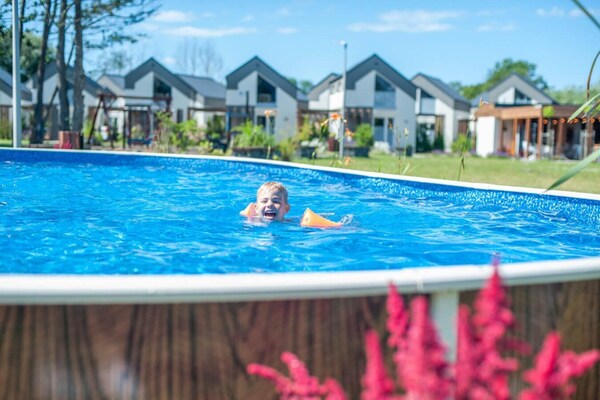 Foto van Comfortabele vakantiehuizen, zomerzwembad, sauna - Vakantiehuis in Niechorze - ExteriorSummer