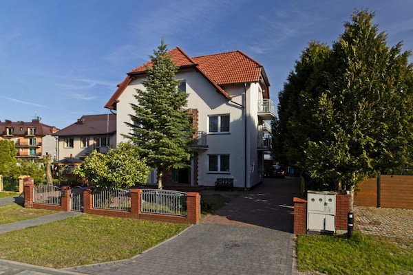 Foto van Vakantiehuis in Międzywodzie bij Strand - Vakantiehuis in Międzywodzie - ExteriorSummer
