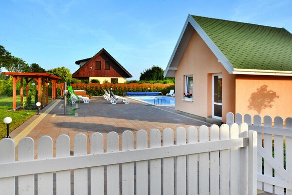 Foto van Comfortabele vakantiehuizen, bad, jacuzzi, sauna - Vakantiehuis in Osieki - ExteriorSummer