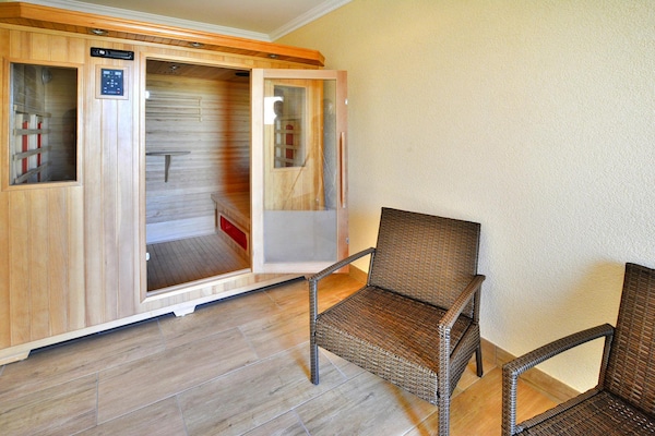 Foto van Comfortabele vakantiehuizen, bad, jacuzzi, sauna - Vakantiehuis in Osieki - LivingRoom