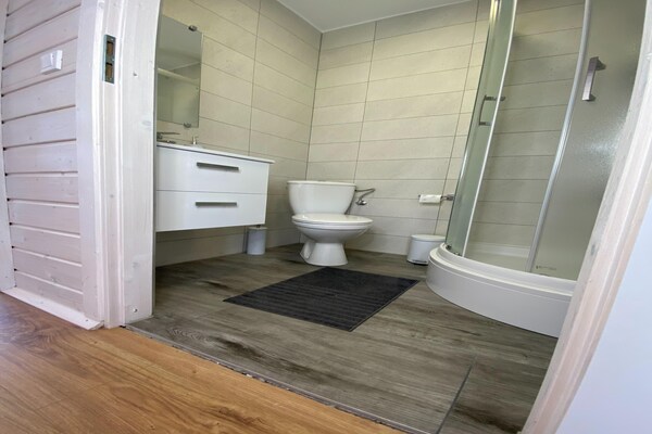 Foto van Comfortabele vakantiehuizen met airconditioning. - Vakantiehuis in Dabki - BathRoom