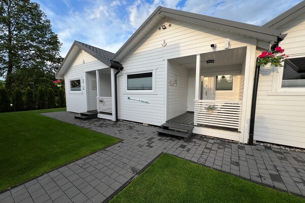 Foto van Comfortabele vakantiehuizen met airconditioning. - Vakantiehuis in Dabki - Outdoor