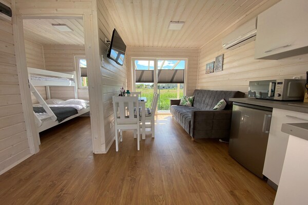 Foto van Comfortabele vakantiehuizen met airconditioning. - Vakantiehuis in Dabki - LivingRoom