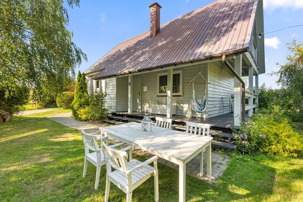 Foto van Comfortabel vakantiehuis met open haard en terras - Vakantiehuis in Bobolin - ExteriorSummer