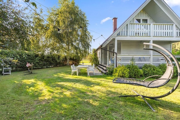 Foto van Comfortabel vakantiehuis met open haard en terras - Vakantiehuis in Bobolin - GardenSummer