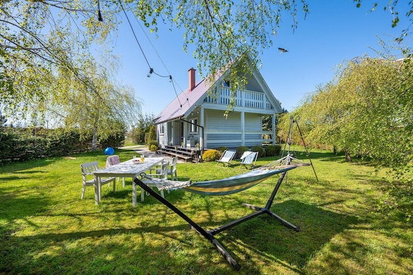 Foto van Comfortabel vakantiehuis met open haard en terras - Vakantiehuis in Bobolin - GardenSummer