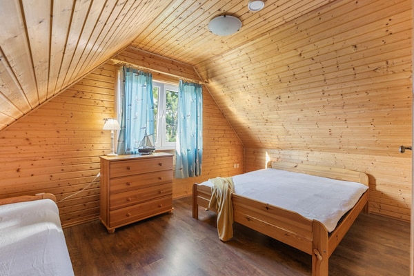 Foto van Comfortabel vakantiehuis met open haard en terras - Vakantiehuis in Bobolin - BedRoom