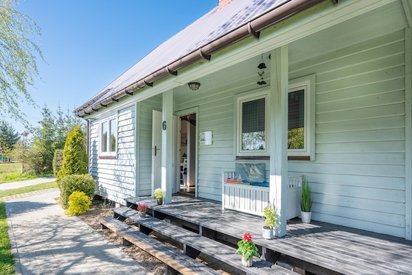 Foto van Comfortabel vakantiehuis met open haard en terras - Vakantiehuis in Bobolin - ExteriorSummer
