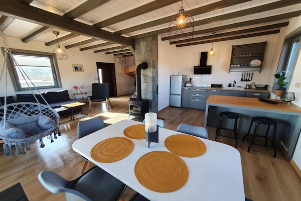 Foto van Comfortabel vakantiehuis met terras en tuin. - Vakantiehuis in Wdzydze Tucholskie - DiningRoom