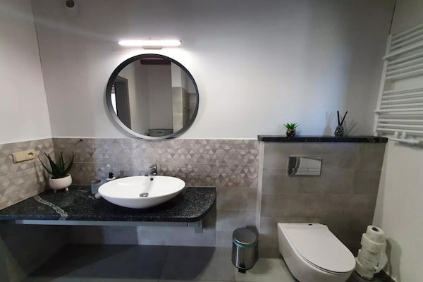Foto van Comfortabel vakantiehuis met terras en tuin. - Vakantiehuis in Wdzydze Tucholskie - BathRoom