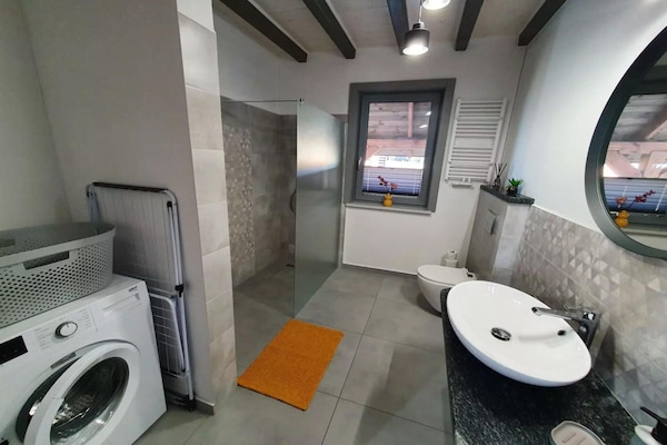 Foto van Comfortabel vakantiehuis met terras en tuin. - Vakantiehuis in Wdzydze Tucholskie - BathRoom