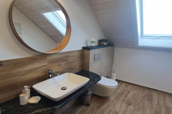 Foto van Comfortabel vakantiehuis met terras en tuin. - Vakantiehuis in Wdzydze Tucholskie - BathRoom