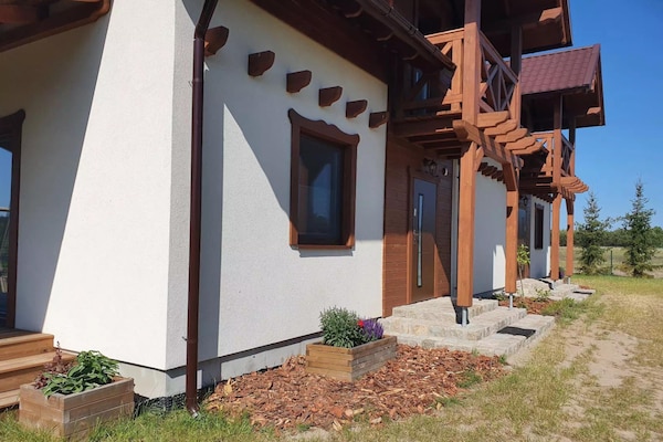 Foto van Comfortabel vakantiehuis met terras en tuin. - Vakantiehuis in Wdzydze Tucholskie - ExteriorSummer