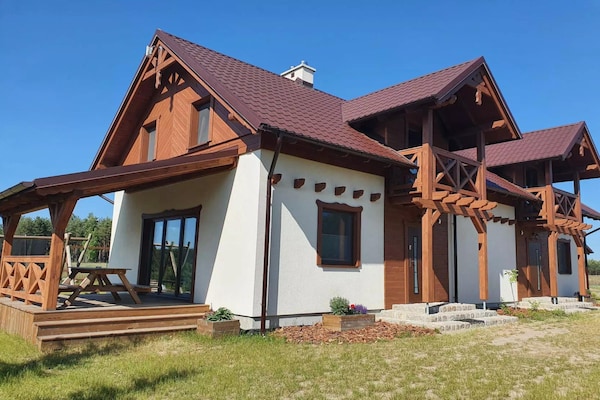 Foto van Comfortabel vakantiehuis met terras en tuin. - Vakantiehuis in Wdzydze Tucholskie - ExteriorSummer