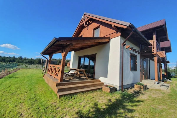 Foto van Comfortabel vakantiehuis met terras en tuin. - Vakantiehuis in Wdzydze Tucholskie - ExteriorSummer