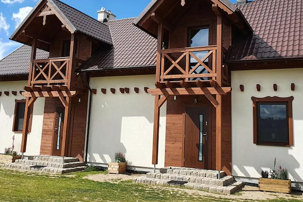 Foto van Comfortabel vakantiehuis met terras en tuin. - Vakantiehuis in Wdzydze Tucholskie - ExteriorSummer
