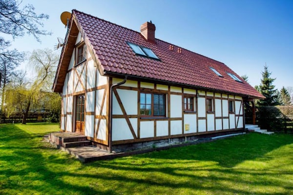 Foto van Comfortabele vakantievilla met terras en tuin. - Vakantiehuis in Karwienskie Bloto Drugie - ExteriorSummer