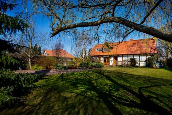 Foto van Comfortabele vakantievilla met terras en tuin. - Vakantiehuis in Karwienskie Bloto Drugie - ExteriorSummer