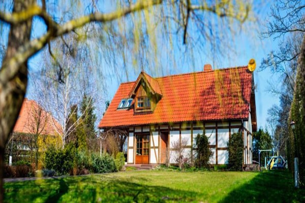 Foto van Comfortabele vakantievilla met terras en tuin. - Vakantiehuis in Karwienskie Bloto Drugie - ExteriorSummer
