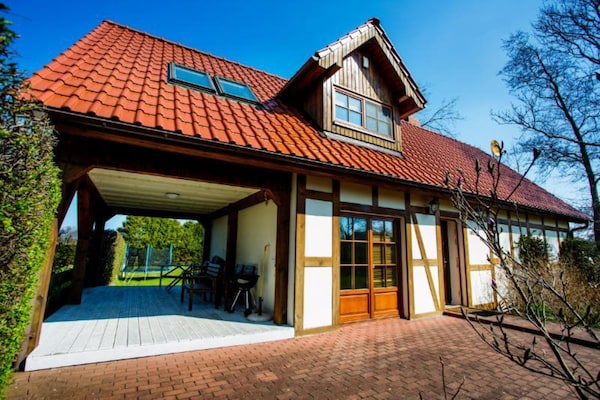 Foto van Comfortabele vakantievilla met terras en tuin. - Vakantiehuis in Karwienskie Bloto Drugie - ExteriorSummer