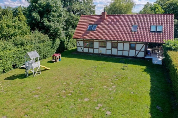 Foto van Comfortabele vakantievilla met terras en tuin. - Vakantiehuis in Karwienskie Bloto Drugie - GardenSummer