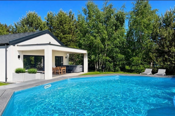 Foto van Comfortabel vakantiehuis met zwembad, sauna - Vakantiehuis in Odargowo - LivingRoom