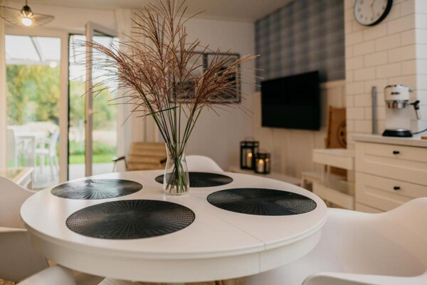 Foto van Comfortabel vakantiehuis met sauna en jacuzzi. - Vakantiehuis in Kopalino - DiningRoom