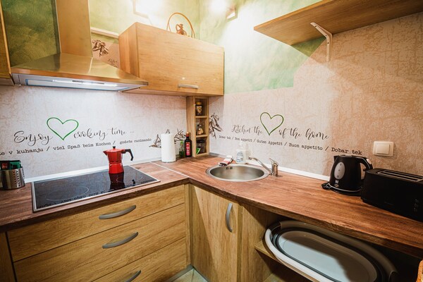 Foto van Elegant and Stylish Retreat Apartments with Terrace - Two Bedroom Apartment with Terrace - Kitchen