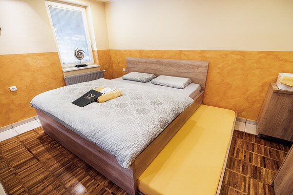 Foto van Elegant and Stylish Retreat Apartments with Terrace - Two Bedroom Apartment with Terrace - BedRoom