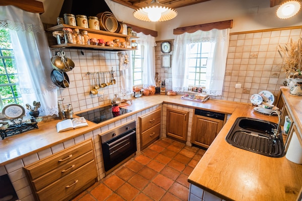 Foto van Cozy Countryside Retreat Villa with Hot-Tub - Two Bedroom Villa with Hot Tub - Kitchen