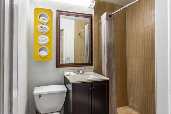 Foto van 4 tweepersoonsbedden | Niet-roken, koelkast - Vakantiehuis in ELIZABETH - BedRoom