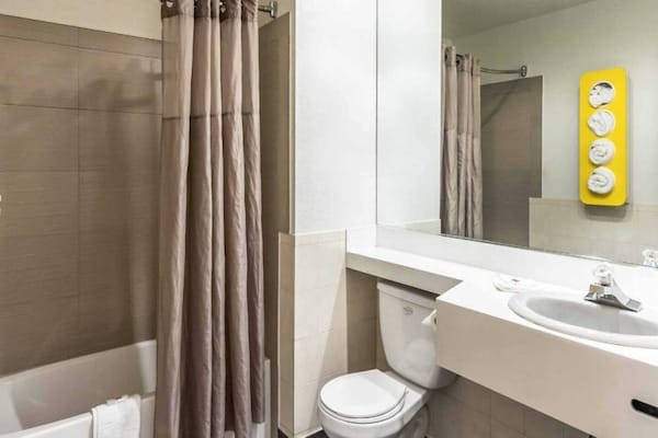 Foto van 4 tweepersoonsbedden | Niet-roken, koelkast - Vakantiehuis in ELIZABETH - BathRoom