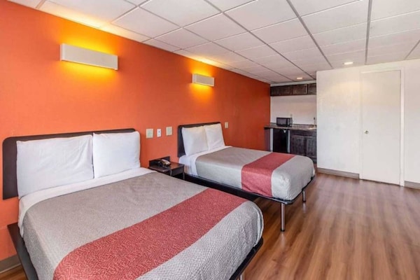 Foto van 4 tweepersoonsbedden | Niet-roken, koelkast - Vakantiehuis in ELIZABETH - BedRoom