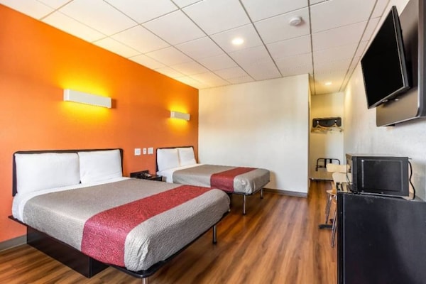 Foto van 3 tweepersoonsbedden | Rookvrij - Vakantiehuis in ELIZABETH - BedRoom