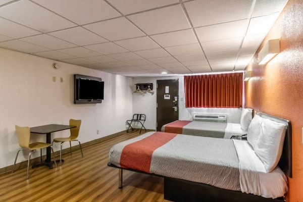 Foto van 3 tweepersoonsbedden | Rookvrij - Vakantiehuis in ELIZABETH - BedRoom