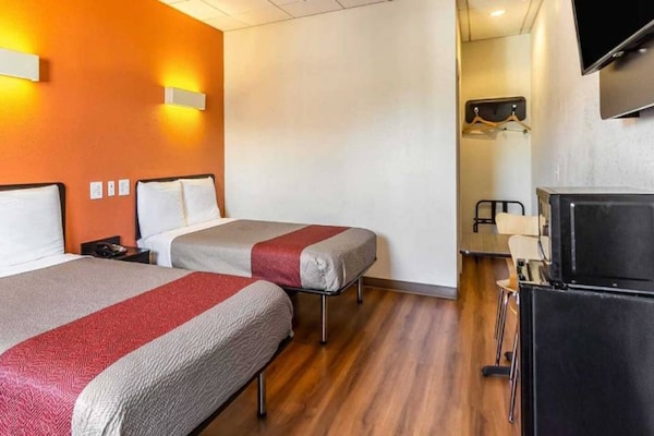 Foto van 3 tweepersoonsbedden | Rookvrij - Vakantiehuis in ELIZABETH - BedRoom