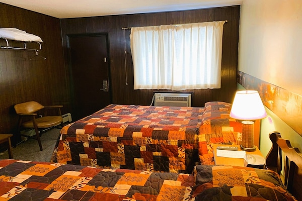 Foto van 2 Volle Bedden Met 1 Twin Bed & Rollaway - Vakantiehuis in International Falls - BedRoom